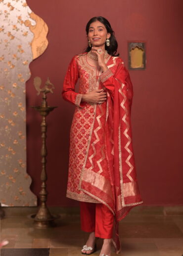 Red Gajji Silk Banarasi Bandhani Set with Zardozi